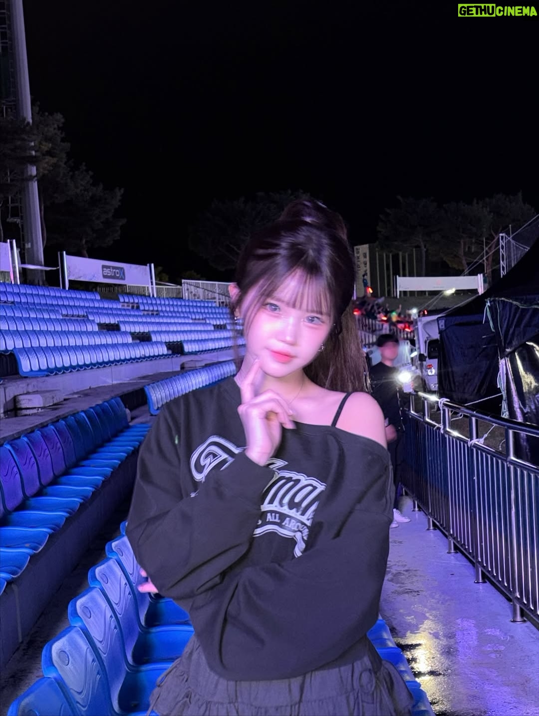 Song Hayoung - 204.2K Likes - 