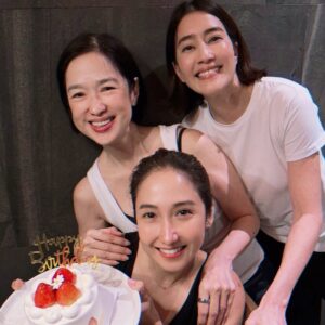 Sopitnapa Chumpanee Instagram - Happy Birthday CJ ♥️
We love you ♥️
เค้กกลุ่ม

Happy and healthy everyday ja💋♥️