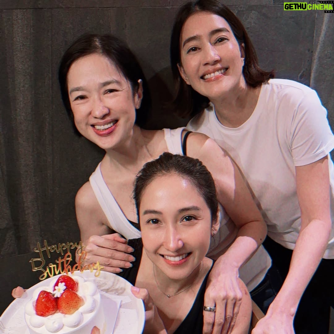 Sopitnapa Chumpanee - 1.9K Likes - Happy Birthday CJ ♥️
We love you ♥️
เค้กกลุ่ม

Happy and healthy everyday ja💋♥️