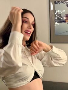 Actress St. Vincent HD Photos and Wallpapers October 2025