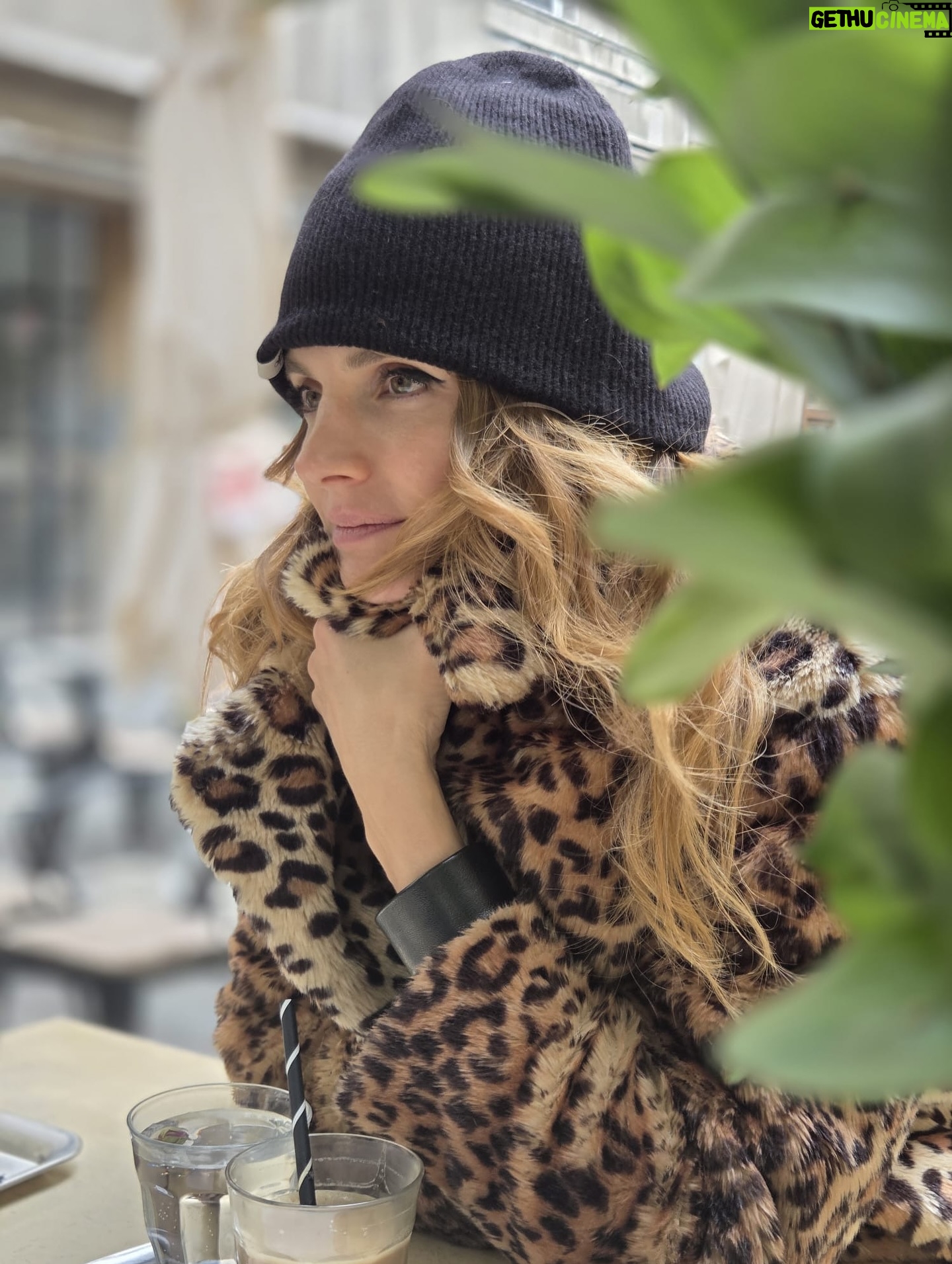 Stana Katic - 16.9K Likes - Autumn Daze in European cafes.

🍁☕️

#Autumn #Coffee #Conversation #Coats and #Caps