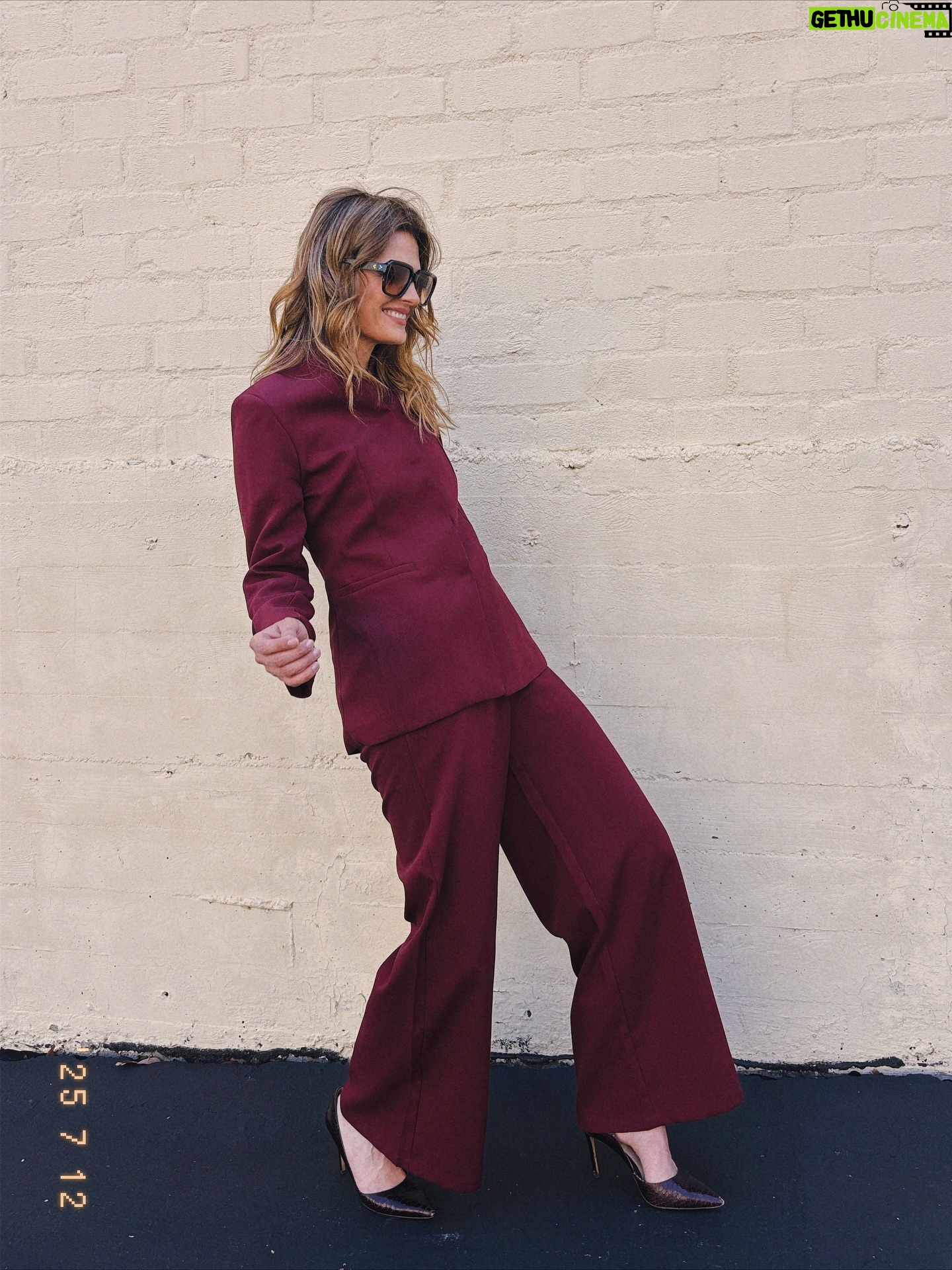 Stana Katic - 21K Likes - Mêle-toi de tes oignons! 🤪💋🧅

Styled by @cdicelove13 
Made up by @marina_gravani 

#BisouBisou #OFarrellHatCompany #LouiseetCie #Bordeaux #Rose