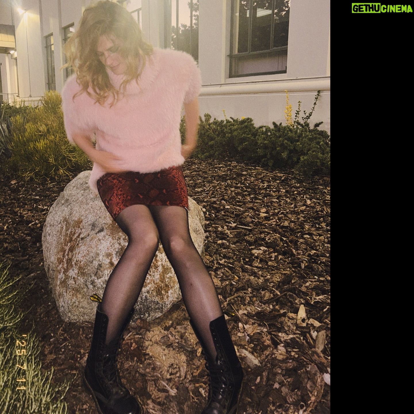 Stana Katic - 13.7K Likes - Vieni qua.

🍁🍁🍁🍁🍁

#TornTightsUnderCityLights #Autumn #PinkSweater #Lou 

@cdicelove13