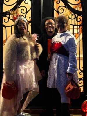 Stephanie Mills Instagram - Halloween is my son’s absolute favorite holiday #FARADJMILLS- This year my baby was all smiles. Correction, my young man, was a “BAD BOY” 😂😂😂😂. I can’t remember the last time his heart glowed so much. His friend Aliza was so beautiful as his queen, and Lauren was a joy as always. Yes, we had to take a photo with lil “Ms. Wednesday”, she was so adorable. I hope you all enjoyed your evening and know that your nephew had the time of his life. #POWER 🧡🖤 🧡🖤 🧡🖤 🧡🖤