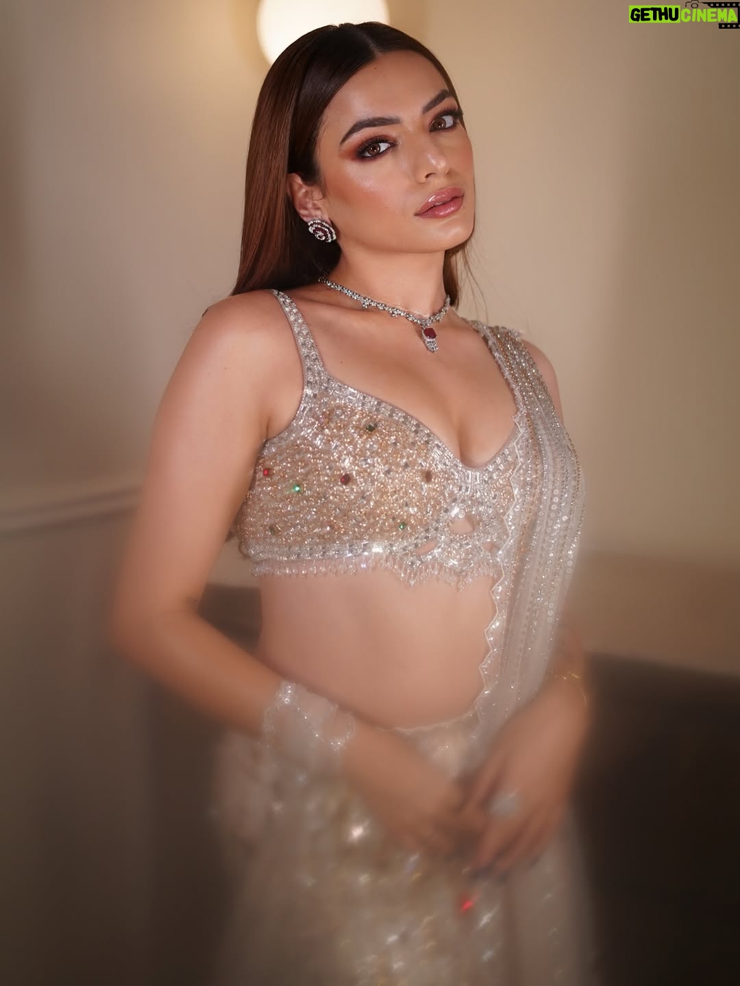 Sukriti Kakar - 13.6K Likes - Dilwali 🧚🏻‍♀️🪔 for @michaelkors x @esquireindia ✨🪩

Wearing @isabydollywahal 
Hair & makeup @saniya.advani 
Jewellery @the_jewel_gallery 
Pictures @portraitdeewana 

#MichaelKorsDiwali