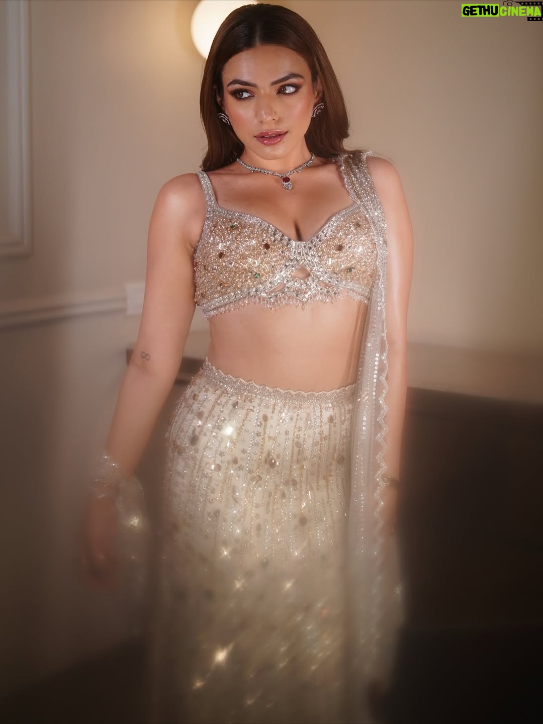 Sukriti Kakar - 13.6K Likes - Dilwali 🧚🏻‍♀️🪔 for @michaelkors x @esquireindia ✨🪩

Wearing @isabydollywahal 
Hair & makeup @saniya.advani 
Jewellery @the_jewel_gallery 
Pictures @portraitdeewana 

#MichaelKorsDiwali