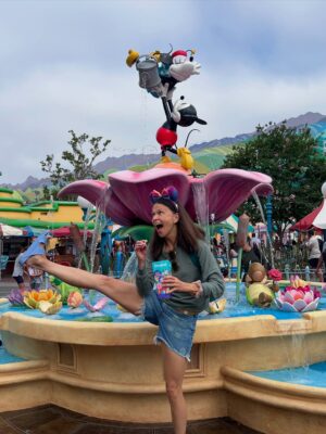 Sutton Foster Instagram - Disneyland! Thank you for a magical day!!

#disneyland #celebratehappy