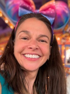 Sutton Foster Instagram - Disneyland! Thank you for a magical day!!

#disneyland #celebratehappy