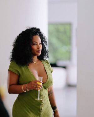 Tae Heckard Instagram - ......well...had my first karen experience.......it was fun 🥰.....that's all i got. enjoy my dump 😁