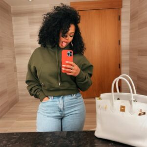 Tae Heckard Instagram - .......November 30th, 2022 thoughts:
1.i don't like it when men announce "new profile pic".....i mean i kno i kno.....it's ur page and all...but announcing u changing yo pic ...i feel like, u coulda said something else. no no...i'm not telling you what to do....i'm just saying without saying, nahmean? 😤😤
2.tears don't fix nothing.🗣️🗣️
3.why y'all air forces 1s be a little loose?  whole damn heel playing peekaboo 👀👀
4.every group with vegan friend always eat all the muthafucking chips from everybody
5.i wish martin and gina had a kid, tommy and pam had a kid....🕺🏽🕺🏽
6.is chicken salad....like a cesar salad wit chicken or is it made like a tuna salad.🤔🤔
7.fuck around and find out is so funny to me but so accurate 🤣🤣
8.why y'all bags don't ever look like it got anything in it....fuck a fa show...my shit at least got snacks🤷🏽‍♀️
9.laws jesus, my waist beads above my bellybutton and its tiiigght🐮 🐮 
10.hot cheetos isn't seasoning. stop that *slapslap*🥱🥱