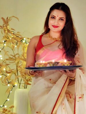 Tanushree Chakraborty Instagram - Happy diwali day to everyone 😍🥰✨🤗🙏✨❤️

#festival #diwalispecial❤️ #festivevibes #kalipujo2025🌺❤️