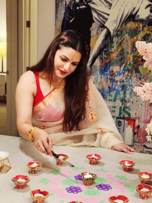 Tanushree Chakraborty Instagram - Happy diwali day to everyone 😍🥰✨🤗🙏✨❤️

#festival #diwalispecial❤️ #festivevibes #kalipujo2025🌺❤️