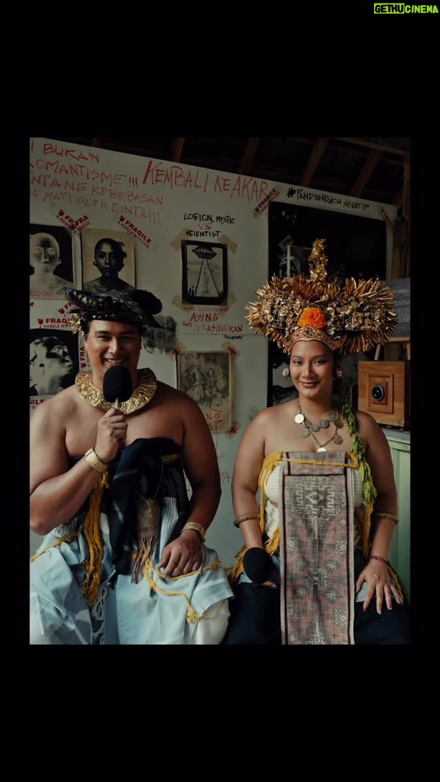Tara Basro - 19.8K Likes - Suatu hari di @tegaltemuspace ditengah sesi foto bersama @gungama_gama @1930studiobali berbalut kain Sasih by Ayu @indiralaksmi_bali
