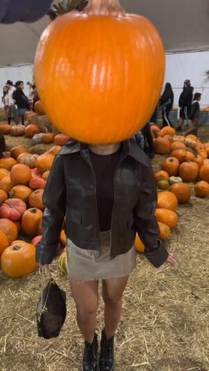 Tati McQuay Instagram - Date night in October 🍂🤎🤭 

#pumpkinpatch #trending #reels #couple #datenight #dateideas #fall #mylove #whitefox