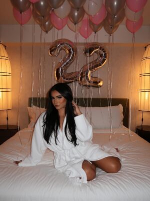 Tati McQuay Instagram - Feelin 22 🤍 

@sandbournesantamonica #SandbourneSantaMonica #FeelEveryMoment