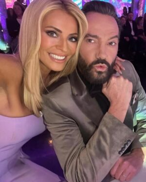 Tess Daly Instagram - To my Strictly friends and family 🤍