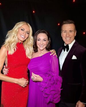 Tess Daly Instagram - To my Strictly friends and family 🤍