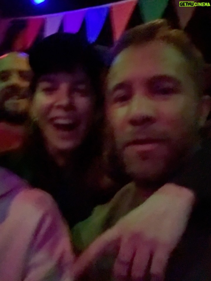 Thelma Fardin - 44.3K Likes - siento tan querida, tan cuidada.
Ayer nuestro hogar recibió a 50 personas, en una tarde que se puso linda de tanta fuerza que hizo Nico para que otra vez mi festejo fuera inolvidable.
@lauti.pachu @joanmsilva y @helenadrummer nos regalaron música. Yo en primera fila, mis amigos detrás mío disfrutando. Y con la magia que sucede con el arte, me sentí sostenida, en ese espacio entre quienes miran y quienes son mirados. Estaba ahí; entre-medio, rodeada de amor.
Abrazada, querida y valorada.
Gracias. A mis amigos que me quieren bien, a mi familia, la que vino y la elegida.
A mi amor, por tanto amor, del bueno.
33, parece que llegan en un gran momento, bienvenidos 😉

La última foto es sin dudas la mejor

(Cuando se revelen las analógicas vuelvo a spamear con el festejo, que en esta me falta gente)