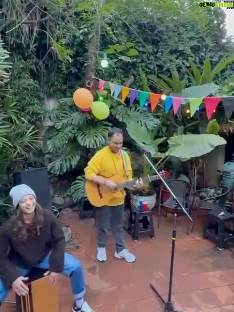 Thelma Fardin - 44.3K Likes - siento tan querida, tan cuidada.
Ayer nuestro hogar recibió a 50 personas, en una tarde que se puso linda de tanta fuerza que hizo Nico para que otra vez mi festejo fuera inolvidable.
@lauti.pachu @joanmsilva y @helenadrummer nos regalaron música. Yo en primera fila, mis amigos detrás mío disfrutando. Y con la magia que sucede con el arte, me sentí sostenida, en ese espacio entre quienes miran y quienes son mirados. Estaba ahí; entre-medio, rodeada de amor.
Abrazada, querida y valorada.
Gracias. A mis amigos que me quieren bien, a mi familia, la que vino y la elegida.
A mi amor, por tanto amor, del bueno.
33, parece que llegan en un gran momento, bienvenidos 😉

La última foto es sin dudas la mejor

(Cuando se revelen las analógicas vuelvo a spamear con el festejo, que en esta me falta gente)