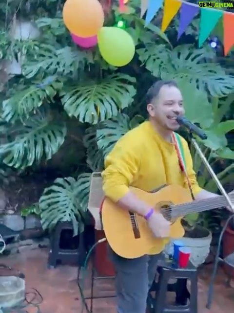 Thelma Fardin - 44.3K Likes - siento tan querida, tan cuidada.
Ayer nuestro hogar recibió a 50 personas, en una tarde que se puso linda de tanta fuerza que hizo Nico para que otra vez mi festejo fuera inolvidable.
@lauti.pachu @joanmsilva y @helenadrummer nos regalaron música. Yo en primera fila, mis amigos detrás mío disfrutando. Y con la magia que sucede con el arte, me sentí sostenida, en ese espacio entre quienes miran y quienes son mirados. Estaba ahí; entre-medio, rodeada de amor.
Abrazada, querida y valorada.
Gracias. A mis amigos que me quieren bien, a mi familia, la que vino y la elegida.
A mi amor, por tanto amor, del bueno.
33, parece que llegan en un gran momento, bienvenidos 😉

La última foto es sin dudas la mejor

(Cuando se revelen las analógicas vuelvo a spamear con el festejo, que en esta me falta gente)