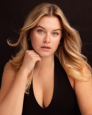 Tiera Skovbye Instagram - How I wish looked on my zoom calls -> how I actually do