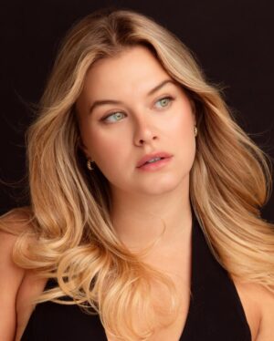 Tiera Skovbye Instagram - How I wish looked on my zoom calls -> how I actually do