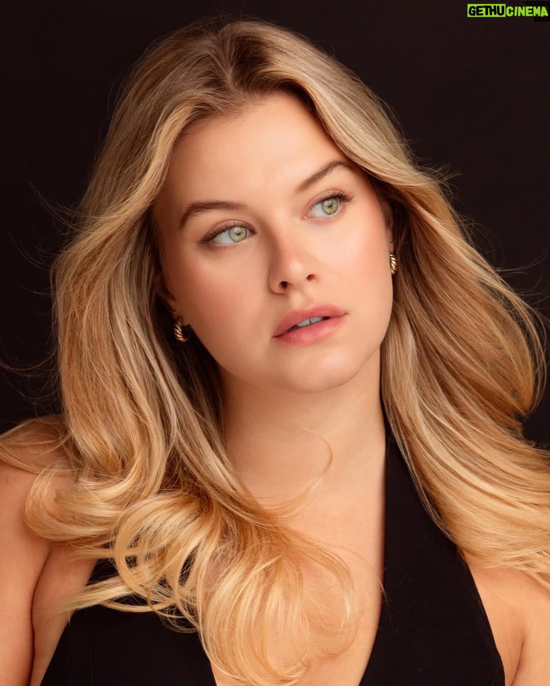 Tiera Skovbye - 9.3K Likes - How I wish looked on my zoom calls -> how I actually do