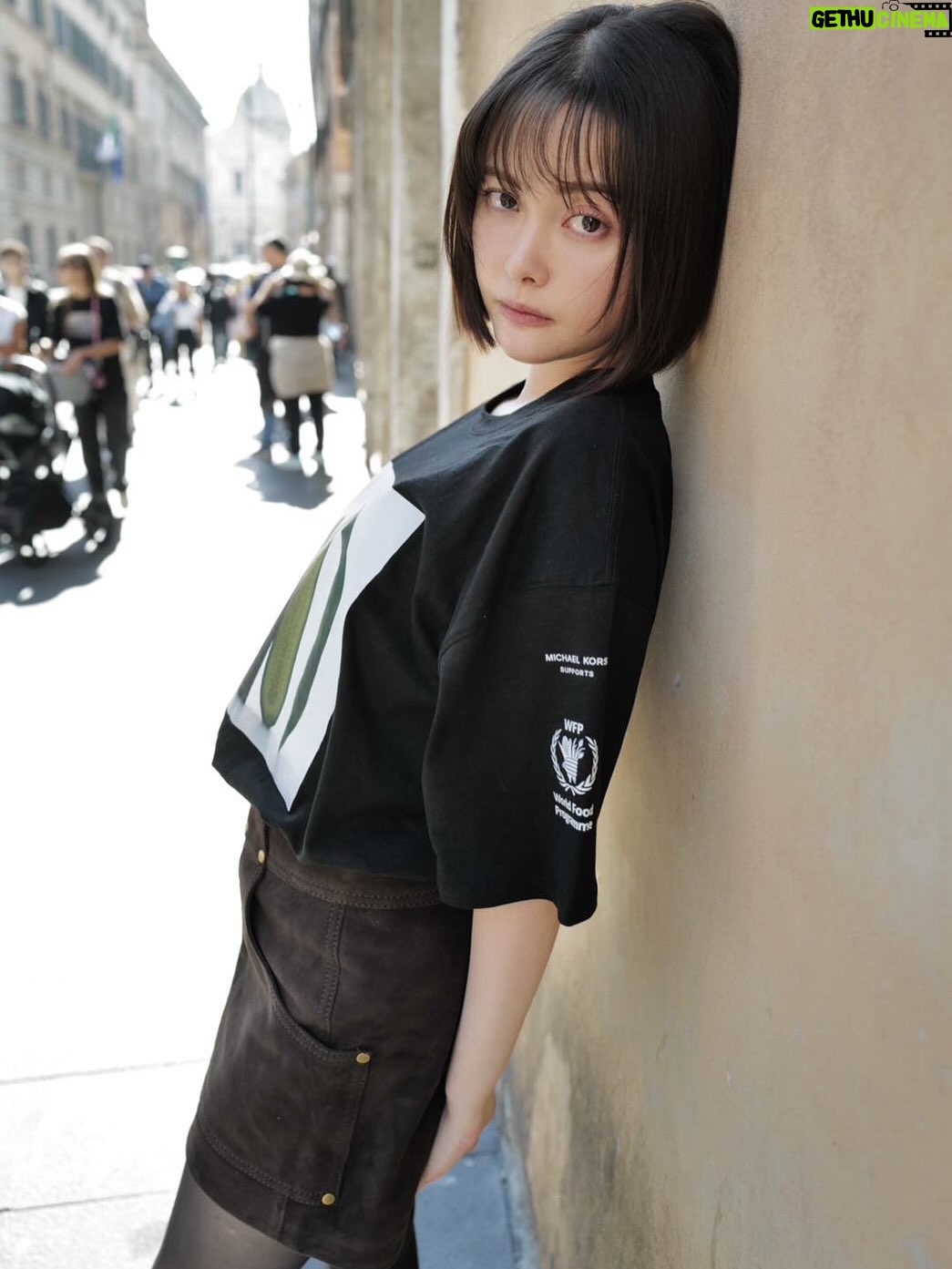 Tina Tamashiro - 73K Likes - Golden hour in Roma with @michaelkors 

#PR #michaelkors