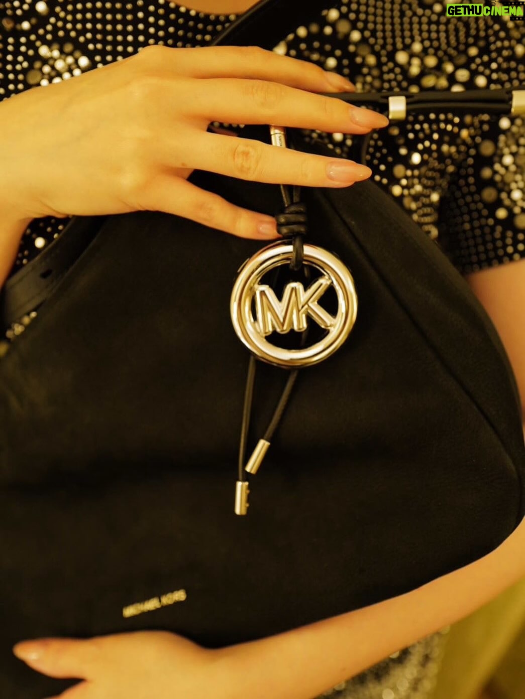 Tina Tamashiro - 73K Likes - Golden hour in Roma with @michaelkors 

#PR #michaelkors