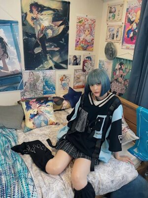 Tina Tamashiro Instagram - Always blue for me, always blue for Rei too 
🚿🫆🧞‍♂️🪡🦋🦕🧊

#aliceinborderland3