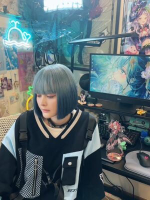Tina Tamashiro Instagram - Always blue for me, always blue for Rei too 
🚿🫆🧞‍♂️🪡🦋🦕🧊

#aliceinborderland3