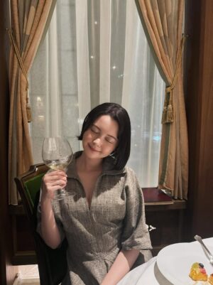 Tina Tamashiro Instagram - 𝒲𝒾𝓃𝑒 𝓇𝓊𝓃𝓈 𝓉𝒽𝓇𝑜𝓊𝑔𝒽 𝓂𝓎 𝓋𝑒𝒾𝓃𝓈 🤍