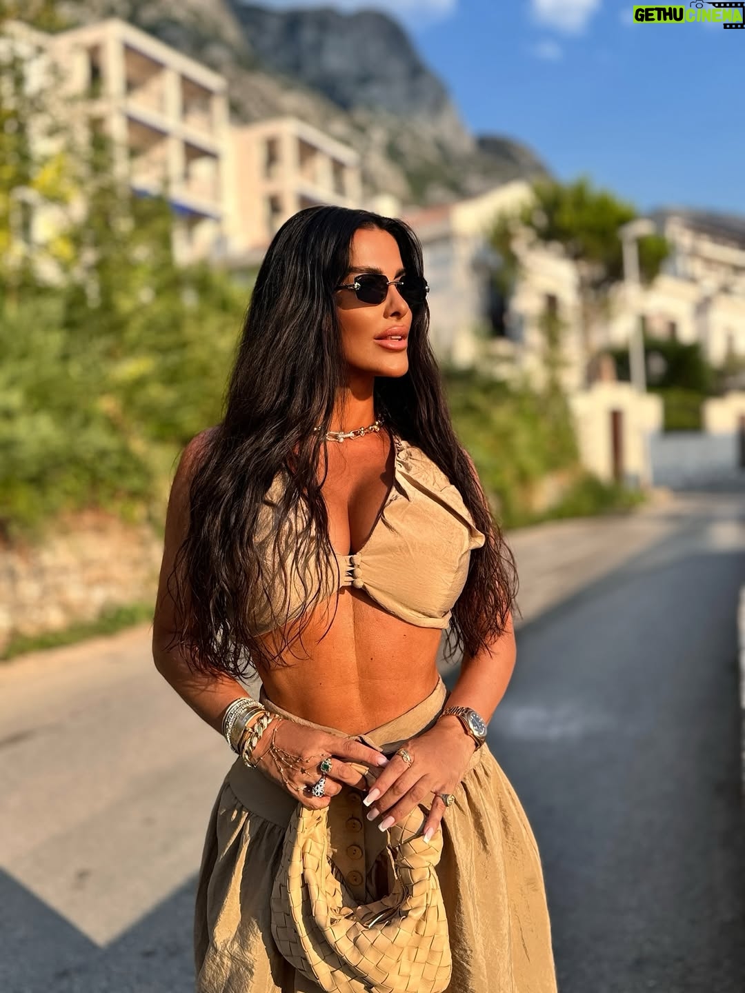 Tuğçe Özbudak - 9.4K Likes - 🥠🥠🥠
