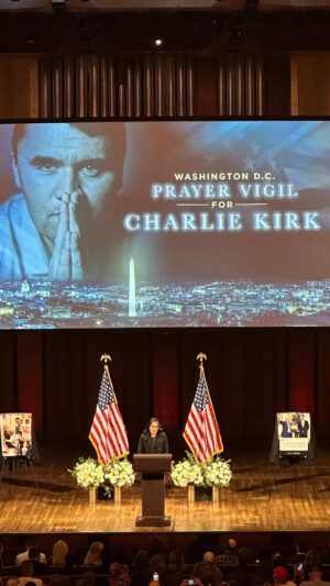 Tulsi Gabbard Instagram - Aloha, Charlie 🙏🏽