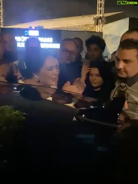 Türkan Şoray - 71.4K Likes - Dün gece Göztepe Selamiçeşme Özgürlük Parkı’nda inanılmaz güzel bir gece yaşadım .
Müzik dünyasının duayeni sevgili dostum Cahit Berkay ve Orkestrası  muhteşem performanslarıyla bizleri büyüledi. 
Cahit Berkay’ın filmlerim için bestelediği müzikleri dinledik ve görsel olarak da filmlerden parçalar yansıtıldı.
Geceye katılanların coşkulu ilgileri ve sevgilerinden dolayı Cahit Berkay ve ben çok mutlu olduk .
Onlara yürekten teşekkür ediyoruz.

Değerli Kadıköy Belediye Başkanı Mesut Kösedağı ve  Sayın Kaymakam Muhittin Pamuk’da eşleriyle birlikte geceye katılanlar arasındaydı.