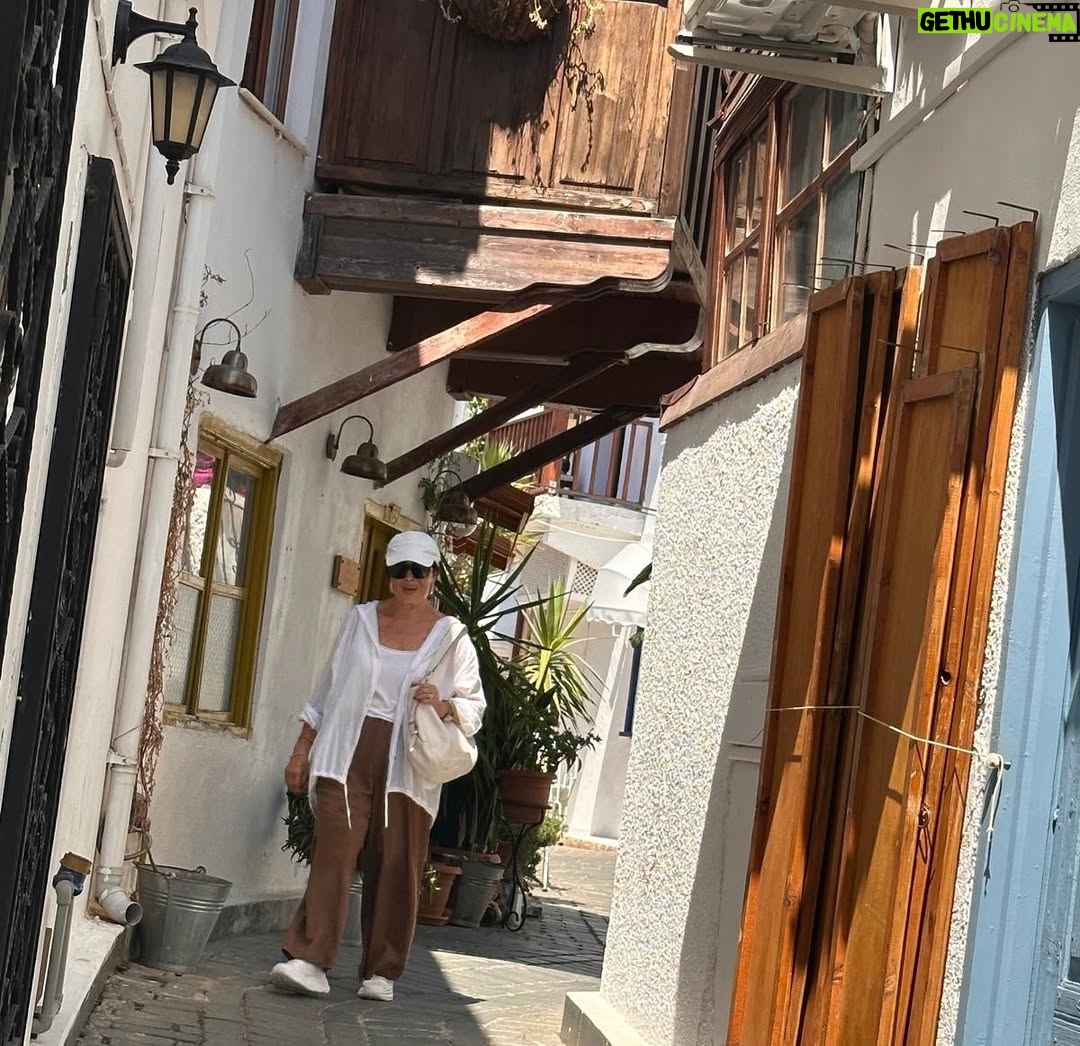 Türkan Şoray - 92.7K Likes - Turistik ilçemiz Kaş’ın tarihi dokusu ve tabiat güzelliği beni büyüledi.