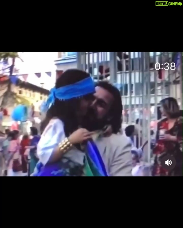 Türkan Şoray - 45.2K Likes - Güzel kızım,
Yağmur❤️um 
Bebekliğinden bugüne kadar hayranlıkla her anına tanık olmak,benim için büyük mutluluktu.
 Bugün ;her yönden kendini geliştirmiş, gayet mütevazı adaletli, vicdanlı, insancıl ve pozitif enerji saçan; kızım derken, gurur duyduğum Yağmur❤️umsun. Bu yaşında ve ilerki yaşlarında da hayallerini gerçekleştireceğine,  tüm kalbimle inanıyorum. 
Her yaşın bir öncekinden daha güzel geçsin.
Nice mutlu yılların olsun 🌺Gözbebeğim,kıymetlim,Yağmur’um kurabiyem.