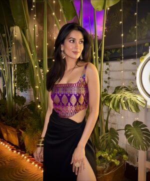 Vaishnavi Andhale Instagram - In the world of trends, I prefer to be timeless 💜💫 

#diwali