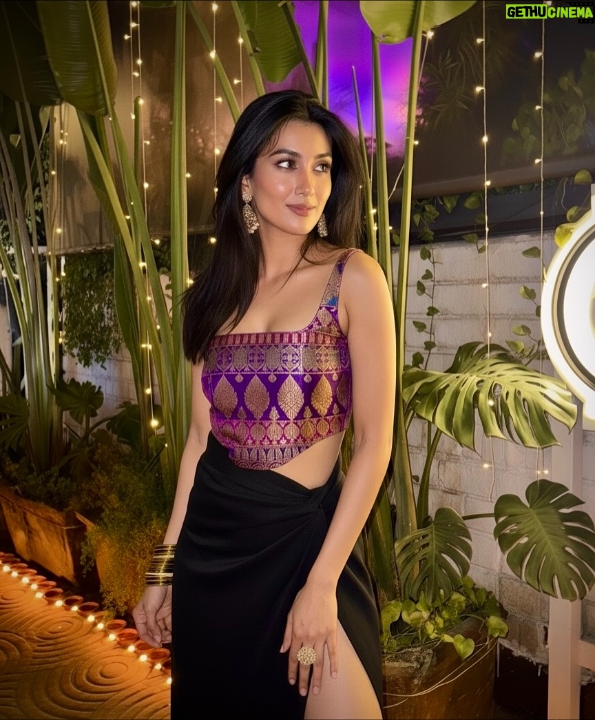 Vaishnavi Andhale - 9.4K Likes - In the world of trends, I prefer to be timeless 💜💫 

#diwali
