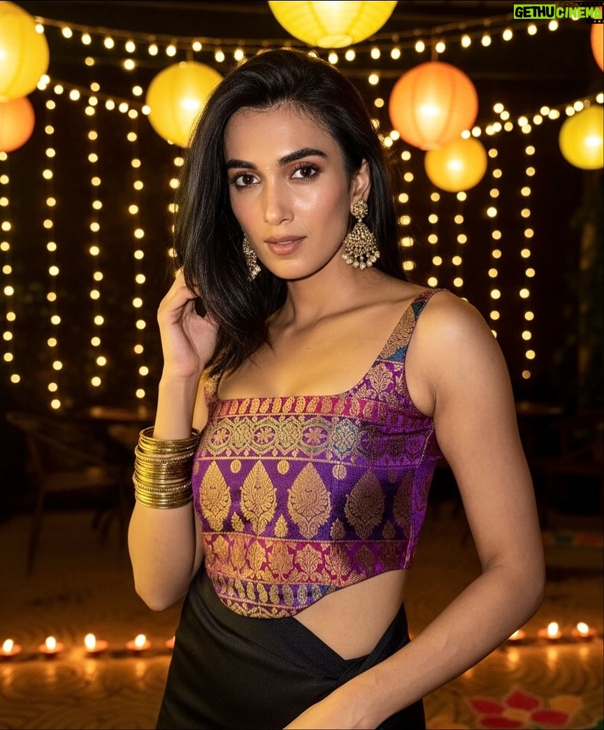 Vaishnavi Andhale - 9.4K Likes - In the world of trends, I prefer to be timeless 💜💫 

#diwali