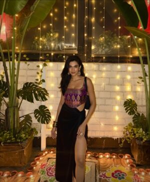 Vaishnavi Andhale Instagram - In the world of trends, I prefer to be timeless 💜💫 

#diwali
