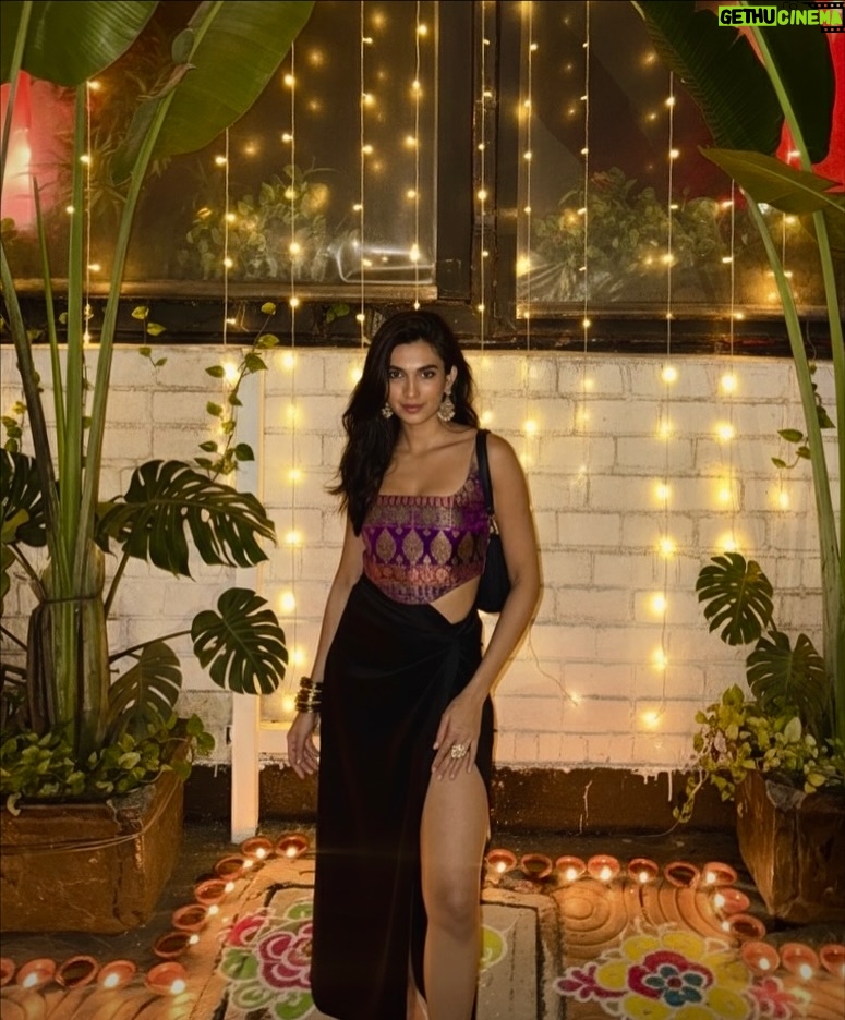 Vaishnavi Andhale - 9.4K Likes - In the world of trends, I prefer to be timeless 💜💫 

#diwali