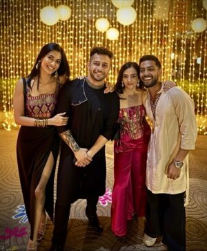 Vaishnavi Andhale Instagram - In the world of trends, I prefer to be timeless 💜💫 

#diwali