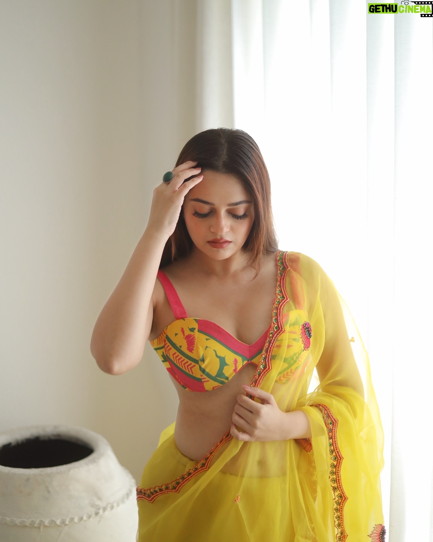 Vaishnavi Prakash - 502.4K Likes - This saree is love 💛
