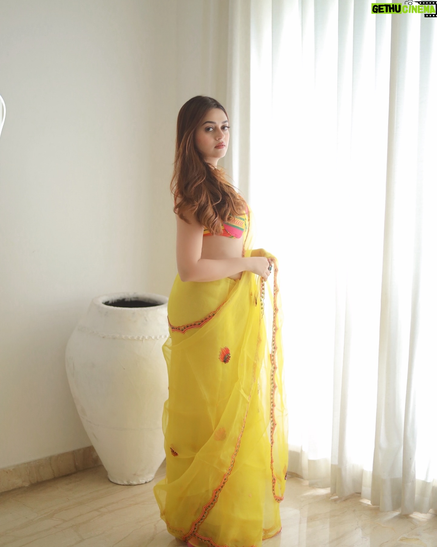 Vaishnavi Prakash - 502.4K Likes - This saree is love 💛
