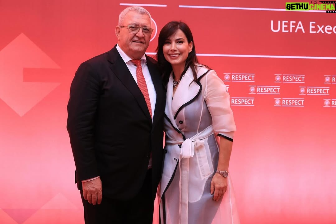 Valbona Selimllari - 1.2K Likes - Sa bukur të isha sot mes personaliteteve të futbollit europian si e ftuar në darkën zyrtare të Komitetit Ekzekutiv të UEFA-s, që u mblodh për herë të parë në Tiranë. E lumtur dhe krenare për faktin që Shqipëria pret evente kaq të rëndësishme ndërkombëtare. Vlerësim për FSHF & Presidentin Armand Duka që punojnë pa u lodhur për ta kthyer Shqipërinë në qendër të futbollit europian, duke u përpjekur për zhvillimin e futbollit shqiptar. @armand_duka  @fshforg