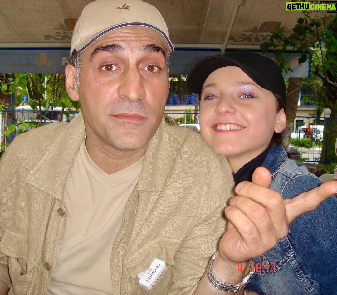 Valentina Rubtsova - 29.3K Likes - Это невозможно принять…
В 2003 году Тигран поставил мюзикл «12 стульев»  Я играла несколько второстепенных персонажей,а он выделил меня и сказал:»Рубцова ,я тебя сниму!».Так я попала в «Ландыш серебристый-2», без мучительных нервных проб.Он ПОВЕРИЛ в меня, для меня это был первый кинопроект.Рядом целые планеты: Золотовицкий,Стоянов.. и я «зелёная» вся в зажиме… а он по-отечески : «Так,Рубцова ,идешь с нами есть хинкали»… 
В последнюю встречу Тигран сказал очень много добрых вдохновляющих слов,каждое из этих слов теперь моя броня в профессии… Тигран был невероятно добрым ,очень добрым…💔