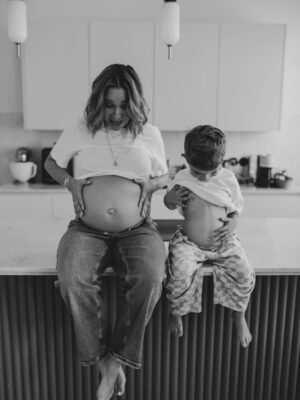 Veronika Arichteva Instagram - Děkujeme naše fotící teto @nicolekotrbovaphotography 

Už několikátej rok v září nám zaznamenáváš to naše štěstí. 
A to znamená jediný… 
Za pár dní budem slavit 5. narozeniny.
