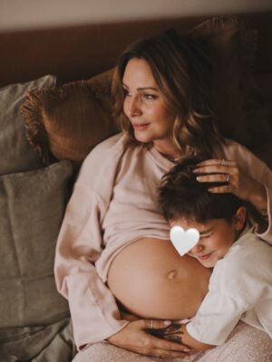 Veronika Arichteva Instagram - Děkujeme naše fotící teto @nicolekotrbovaphotography 

Už několikátej rok v září nám zaznamenáváš to naše štěstí. 
A to znamená jediný… 
Za pár dní budem slavit 5. narozeniny.