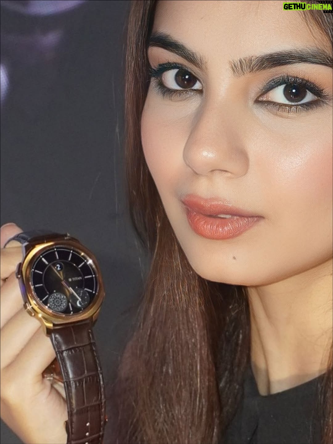 Viddhi Giri - 2.9K Likes - A night to remember — with @titanwatchesindia unveiling India’s first Wandering Hour. Time just got timeless. ⌚️ 

#TitanStellar #WanderingHours #InspiredByInfinte